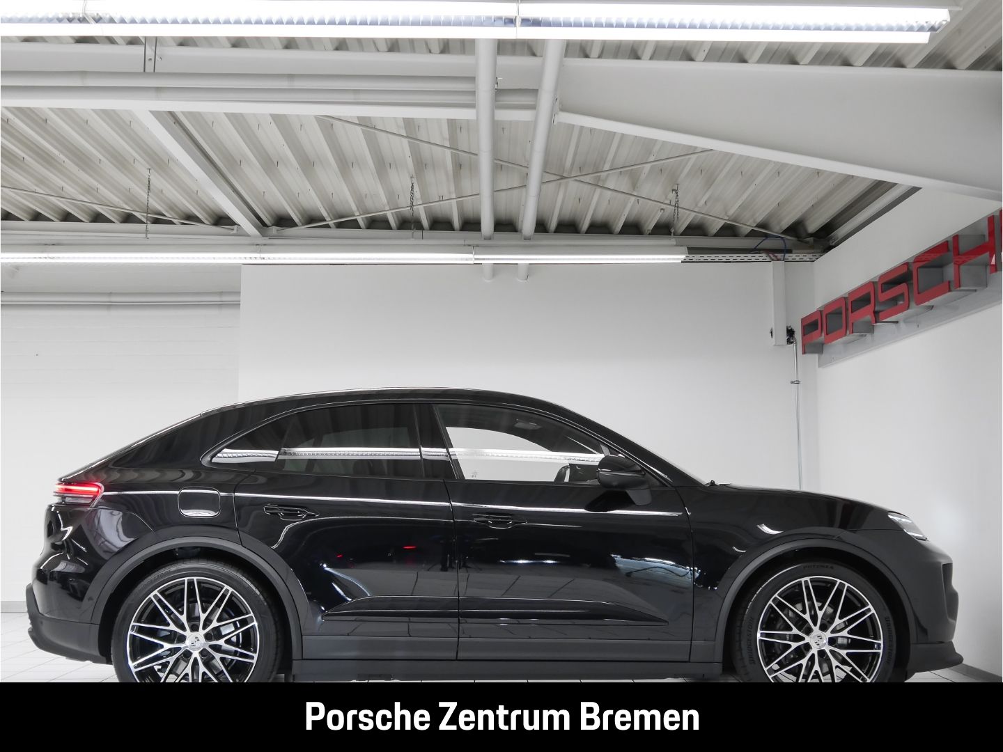 Porsche Macan 4 - Samsaru's Car Outlet