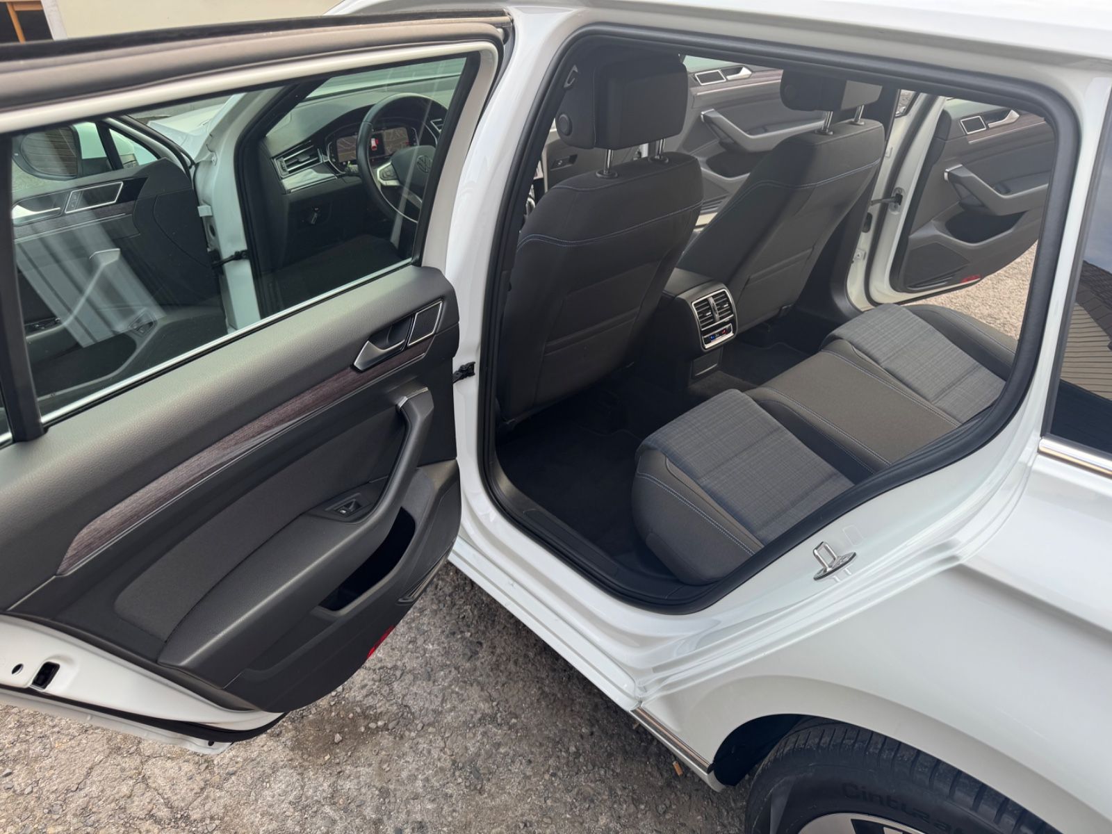 Volkswagen Passat Variant GTE DSG - Samsaru's Car Outlet
