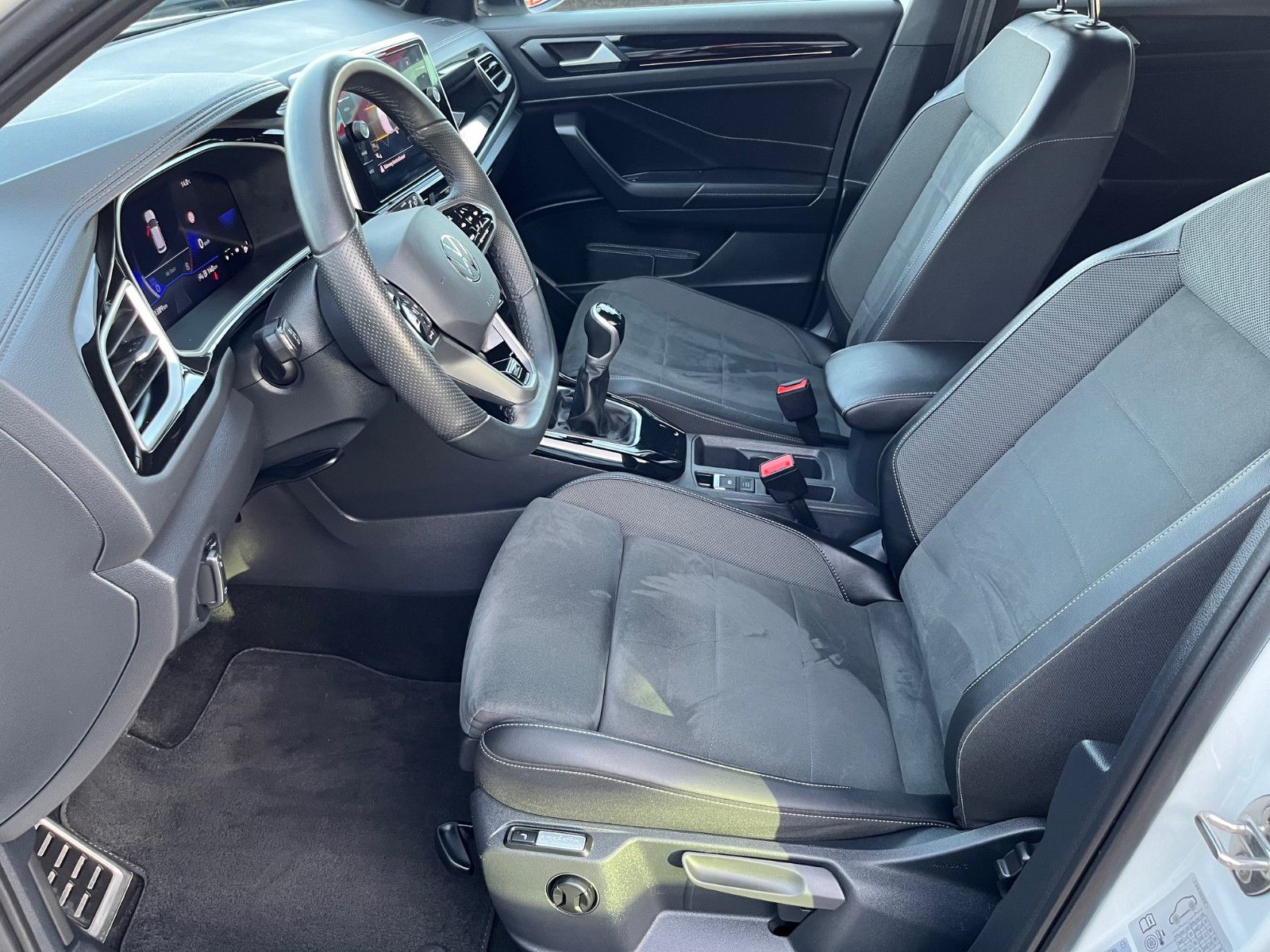 Volkswagen T-Roc R-Line - Samsaru's Car Outlet