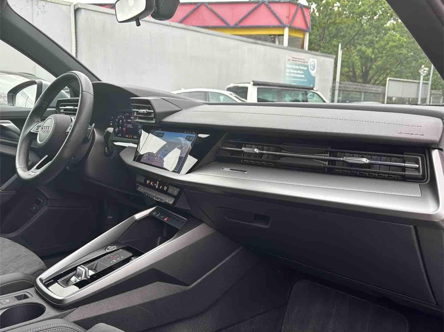 Audi A3 40 TFSIe S line BLACK RAUTE PANO 17Z VC LED