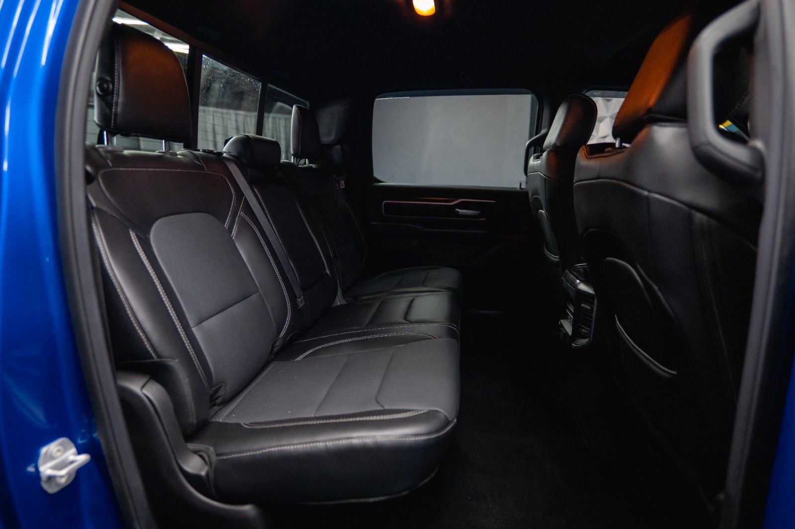 Dodge RAM 5.7 V8 HEMI 4x4 OFFROAD Night Limited 19%
