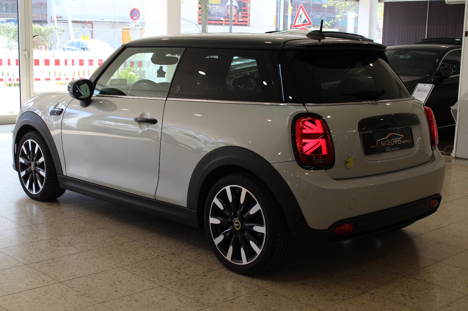 MINI COOPER SE Yours Trim Edition - Samsaru's Car Outlet