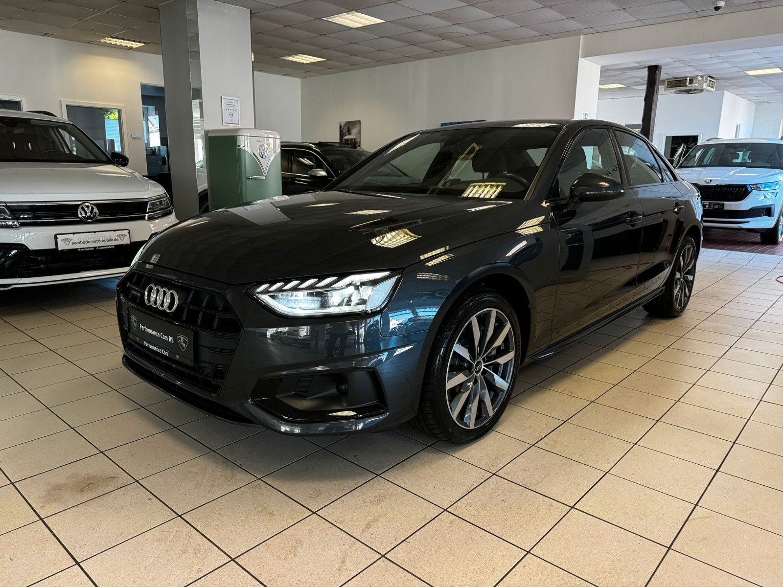 Audi A4 Lim. 40 TDI quattro Black Style - Samsaru's Car Outlet