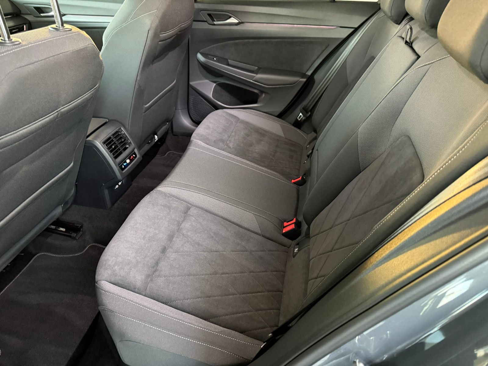 Volkswagen Golf VIII Lim. Style - Samsaru's Car Outlet