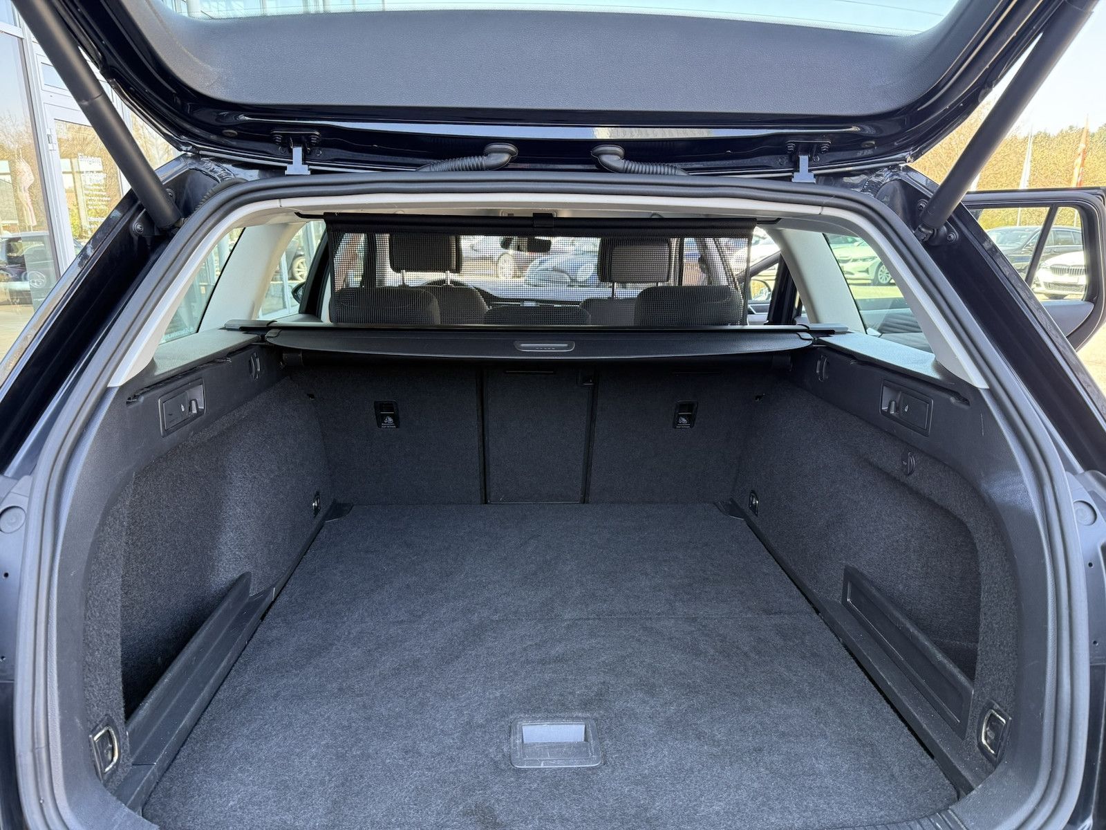 Volkswagen Passat 2.0 TDI BUSINESS - Samsaru's Car Outlet