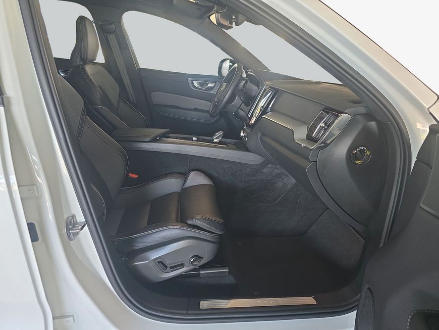 Volvo XC60 B4 B Plus Dark