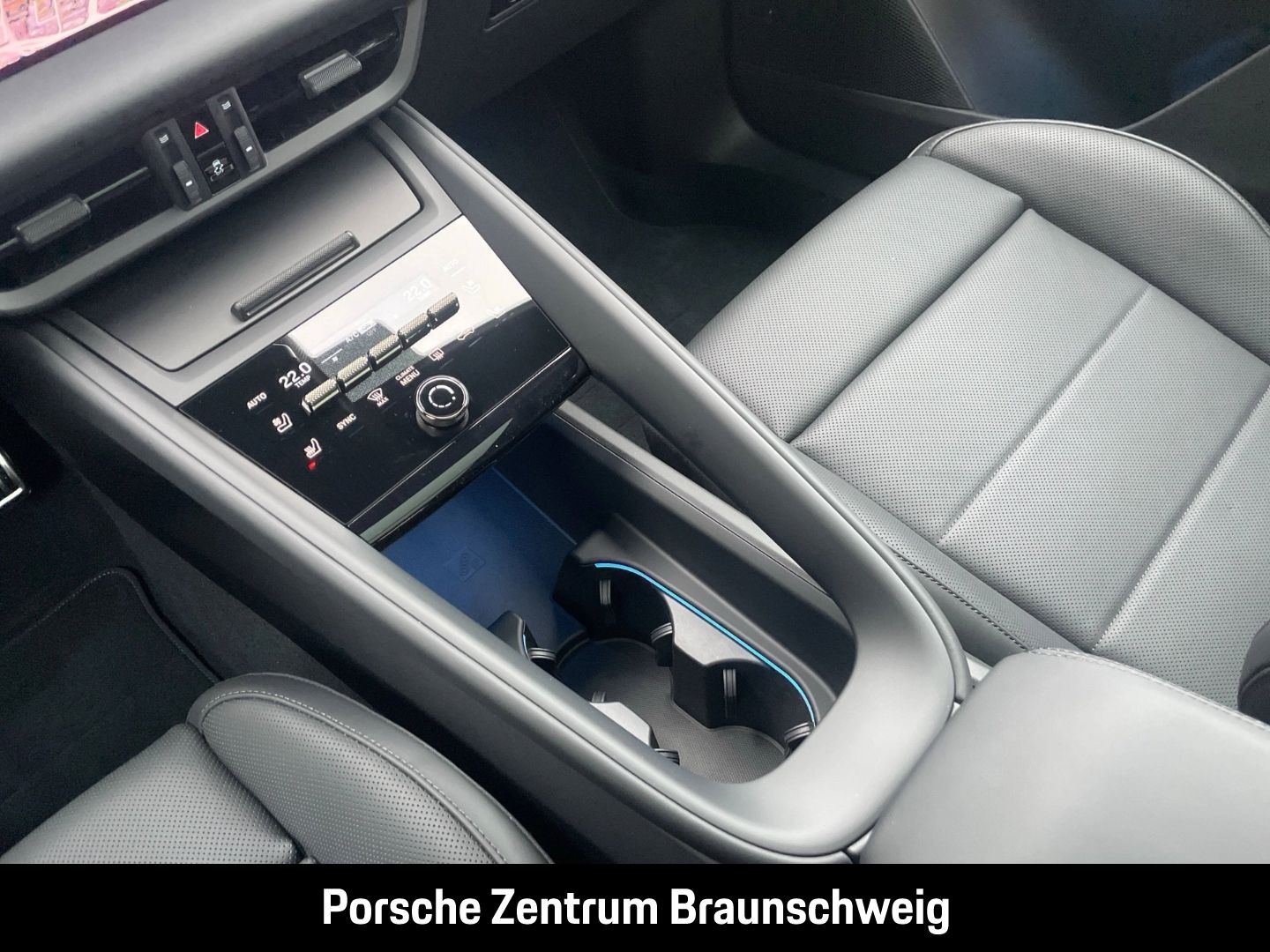 Porsche Macan Turbo BOSE Luftfederung Panoramadach LED