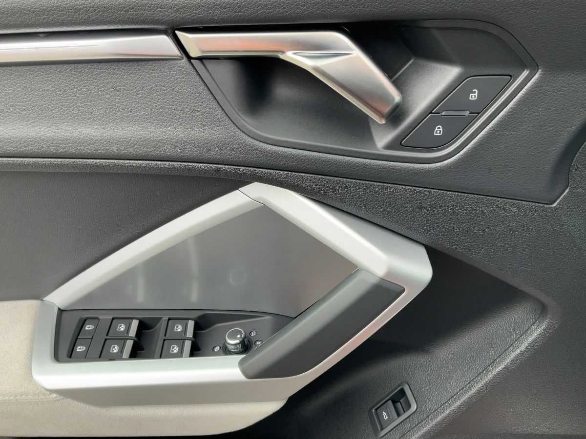 Audi Q3 40 TFSI QU S-TR ADVANCED - Samsaru's Car Outlet