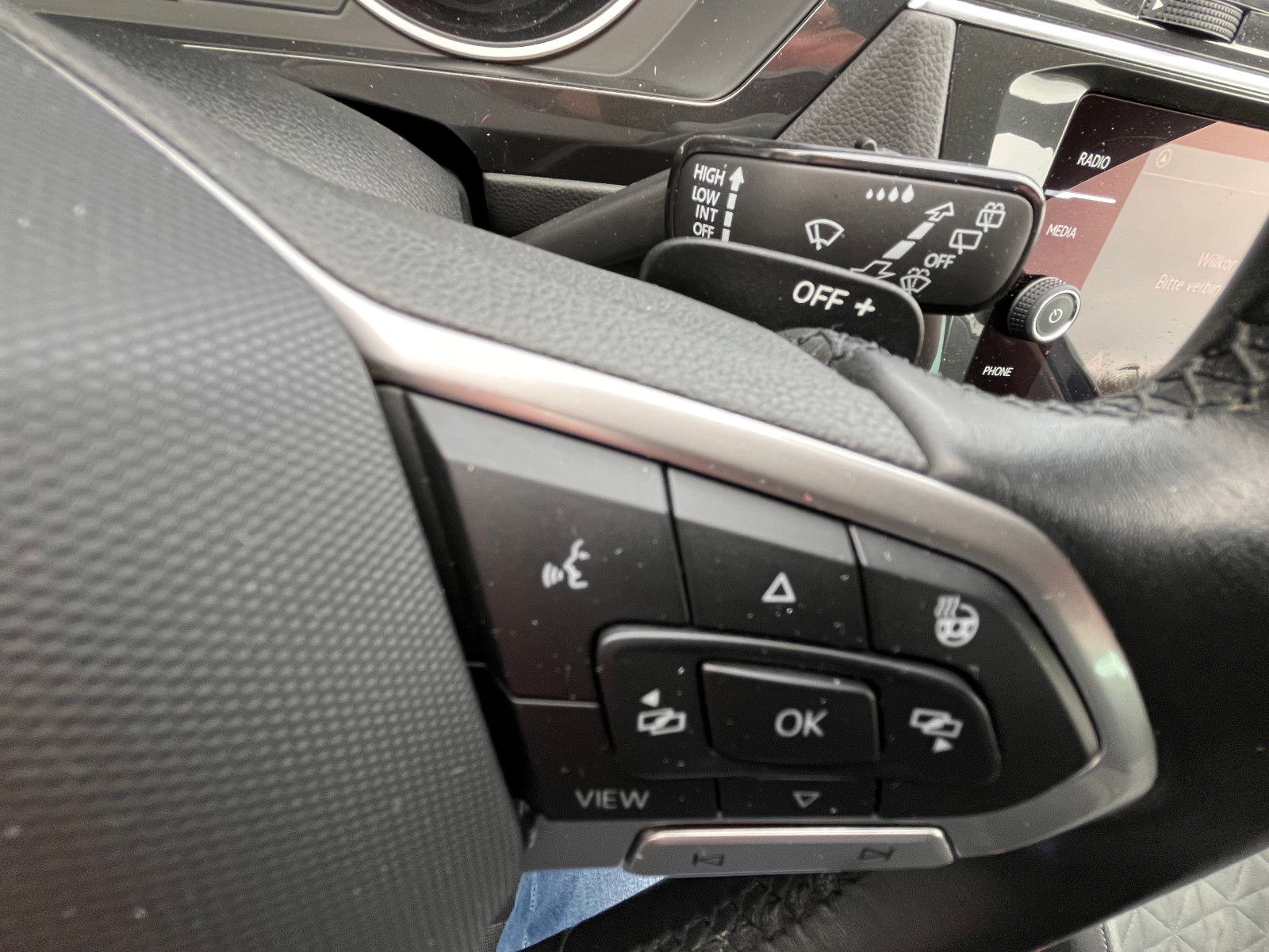 Volkswagen Tiguan Life - Samsaru's Car Outlet
