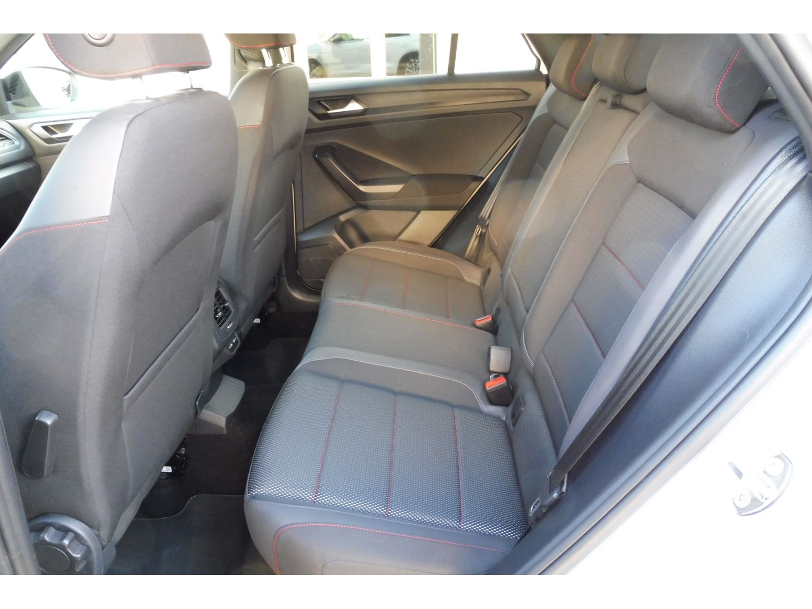 Volkswagen T-ROC Sport 1.5 TSI - Samsaru's Car Outlet