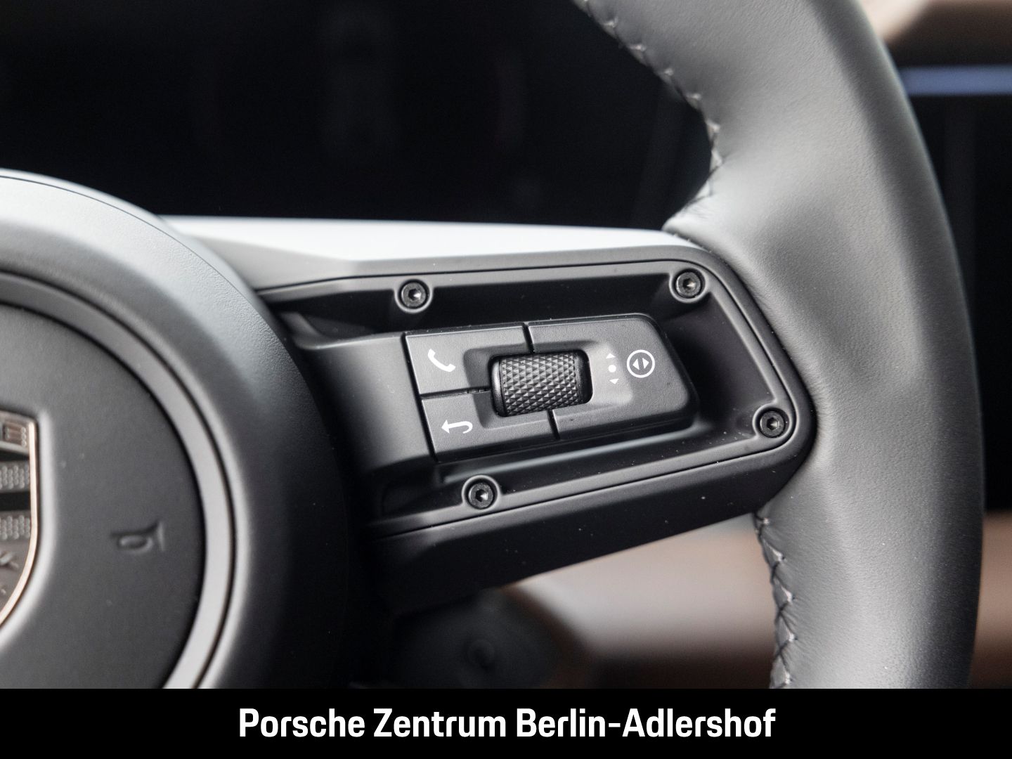 Porsche Macan Turbo - Samsaru's Car Outlet