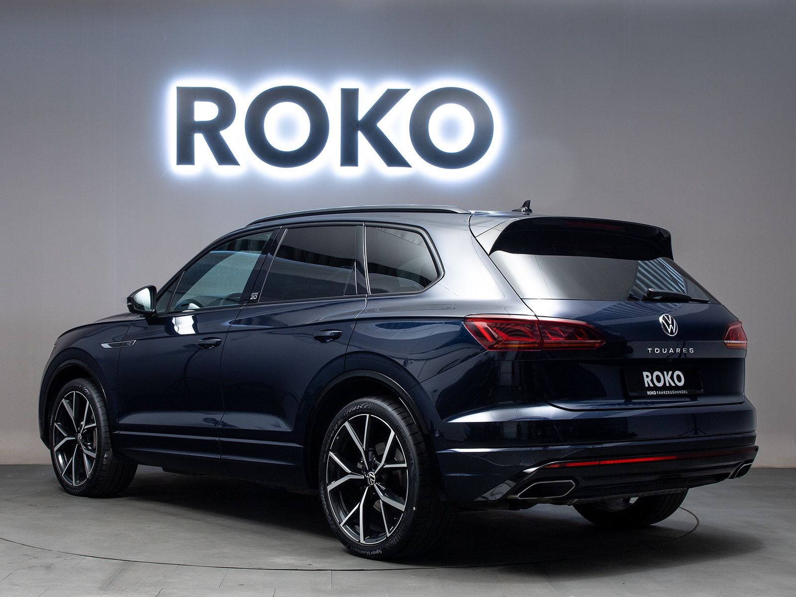 Volkswagen Touareg R-Line EDITION20 - Samsaru's Car Outlet