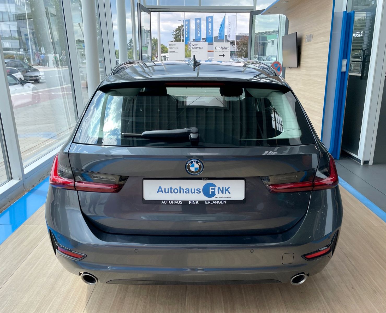 BMW 330e xDrive T. Sport Line - Samsaru's Car Outlet