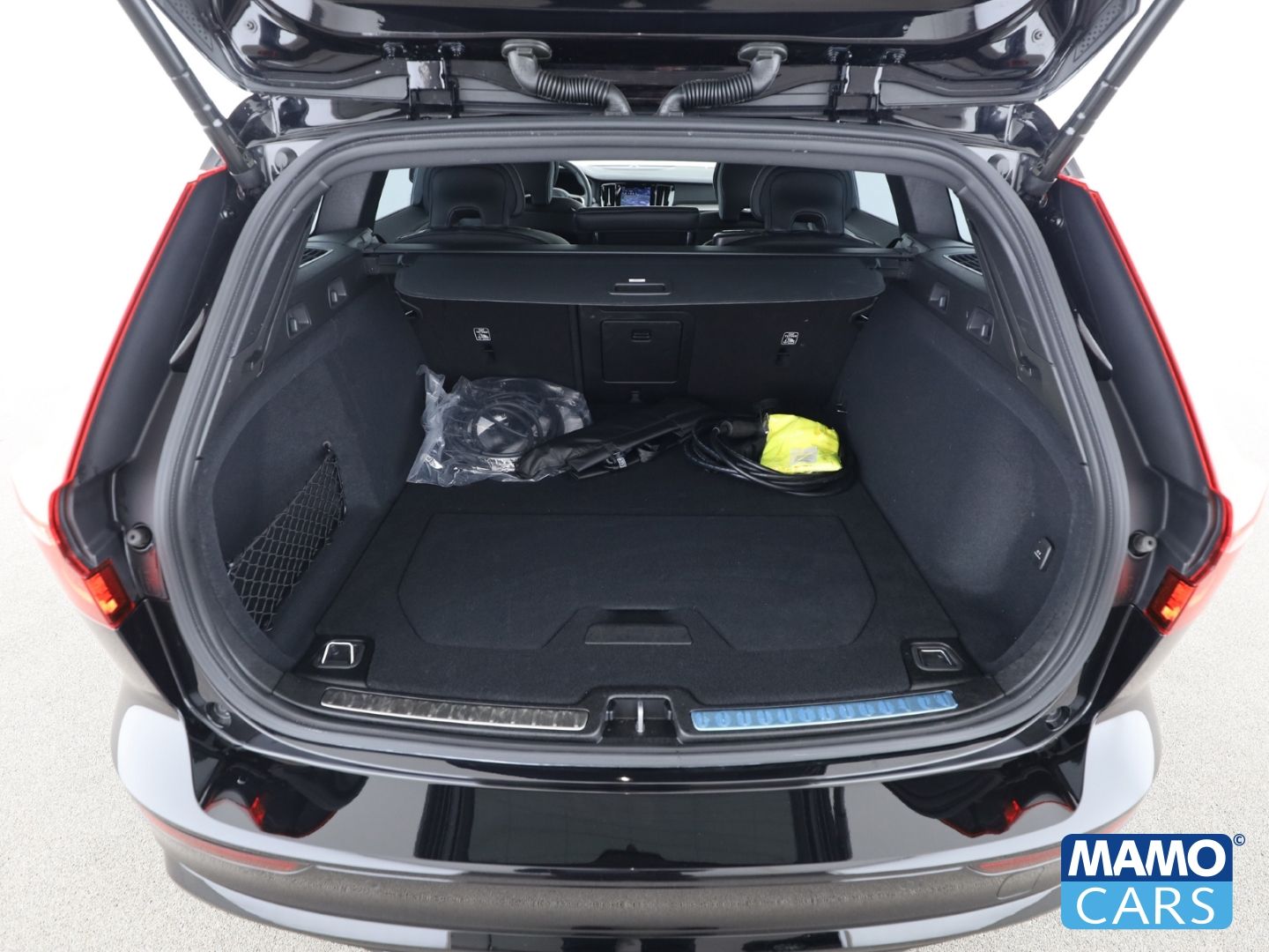 Volvo V60 T6 Recharge AWD Ultra Dark Plug-In Hybrid