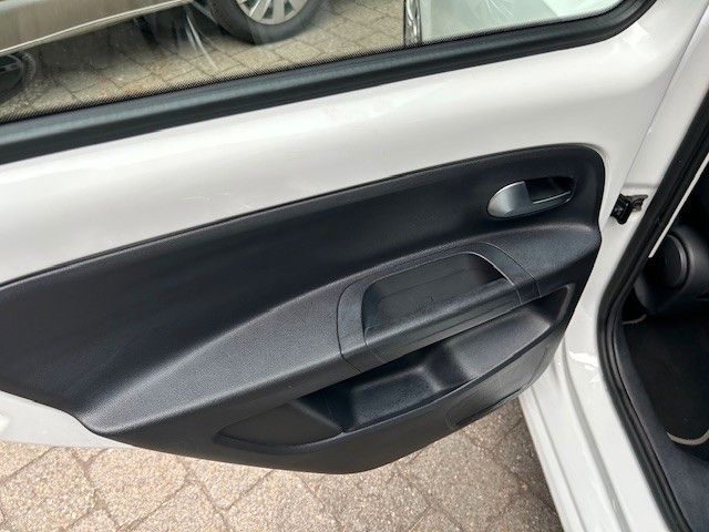 Volkswagen e-up! move up! - Samsaru's Car Outlet