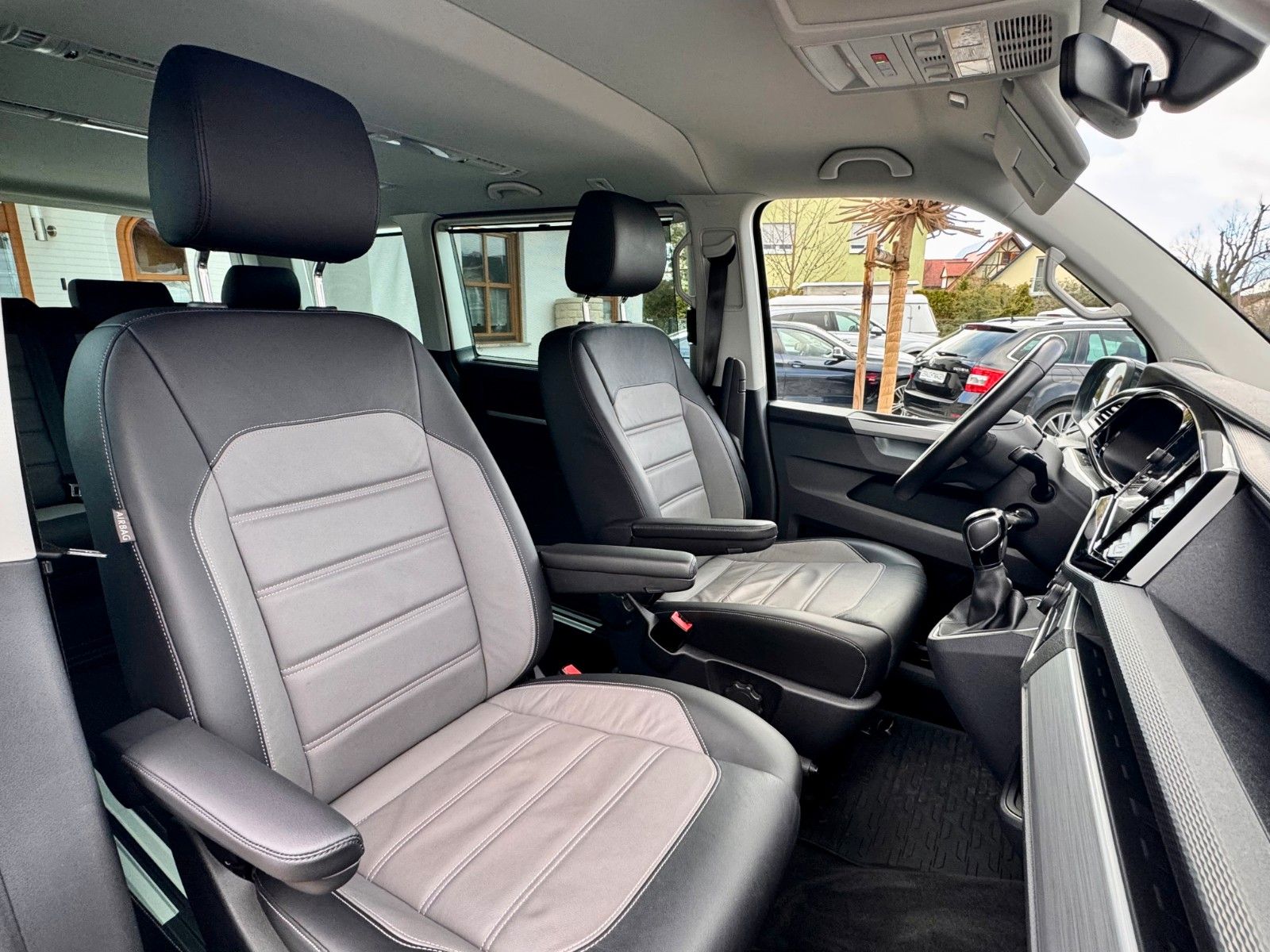 Volkswagen T6.1 Multivan 4Motion Black Beauty - Samsaru's Car Outlet