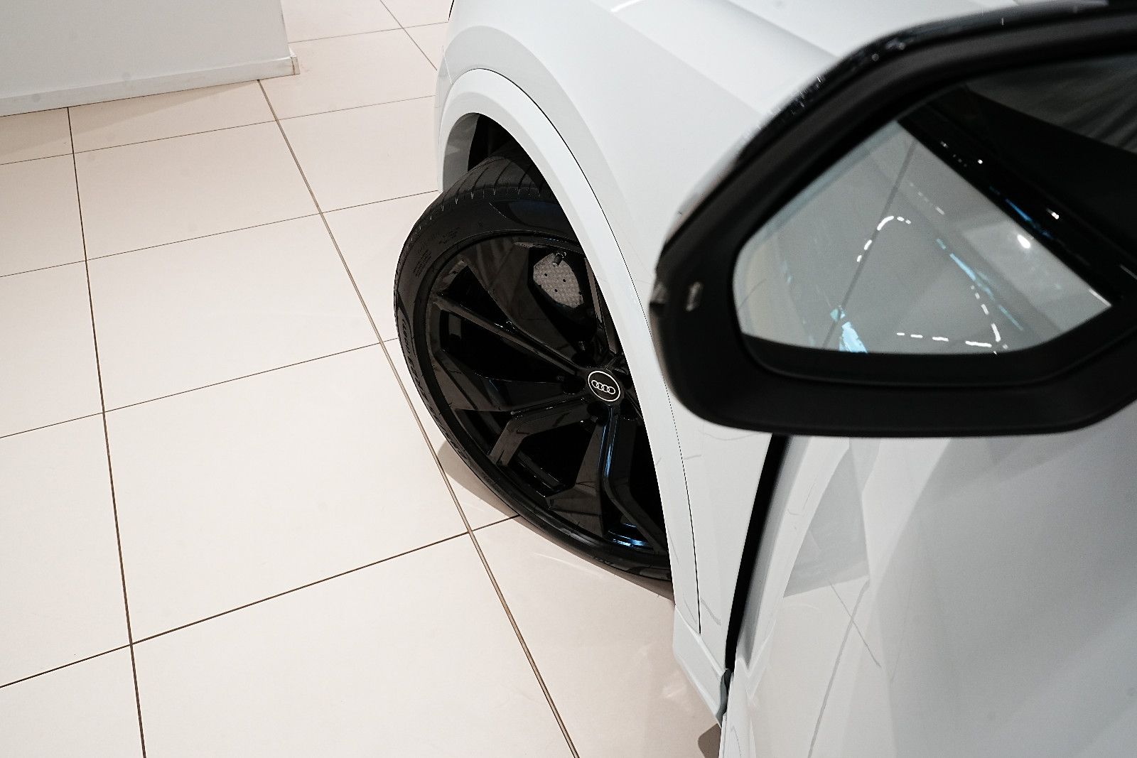 Audi RSQ8 4.0|HUD|KERAMIK|CARBON|SOFT|LUFT|3D|MASSAG|