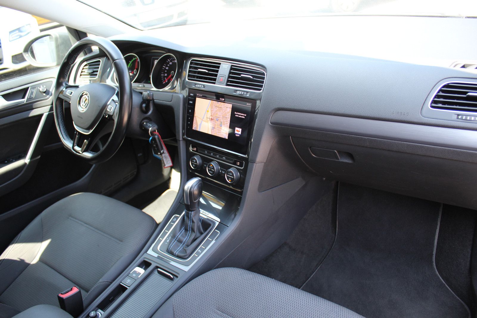 Volkswagen Golf VII e-Golf - Samsaru's Car Outlet