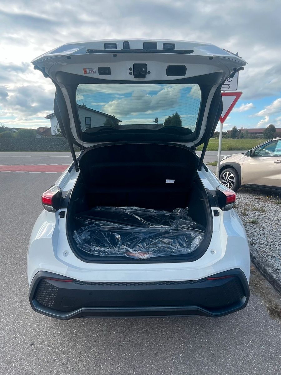 Toyota C-HR Plug-In Hybrid Teamplayer + Technik Paket