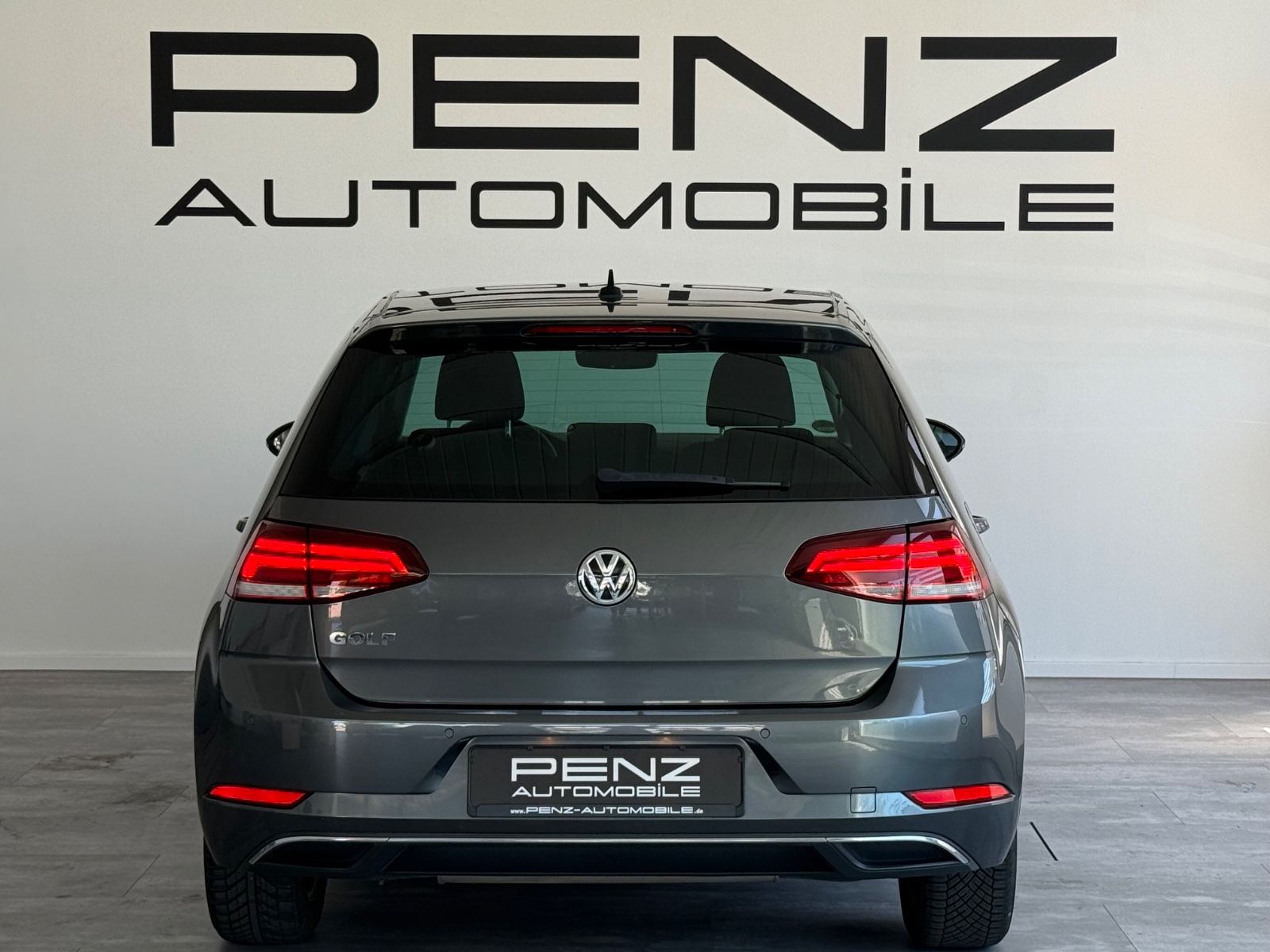 Volkswagen Golf VII Comfortline - Samsaru's Car Outlet