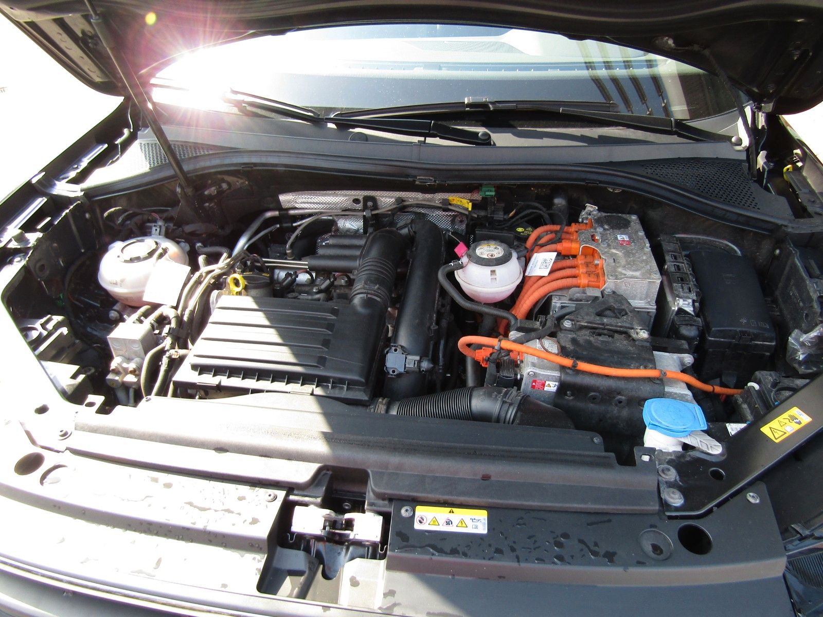 Volkswagen Tiguan 1.4 TSI Life eHybrid Plug-in - Samsaru's Car Outlet