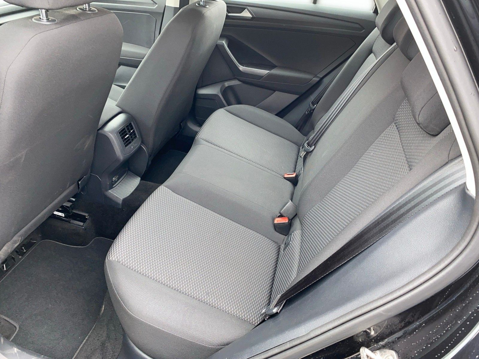 Volkswagen T-Roc Basis - Samsaru's Car Outlet