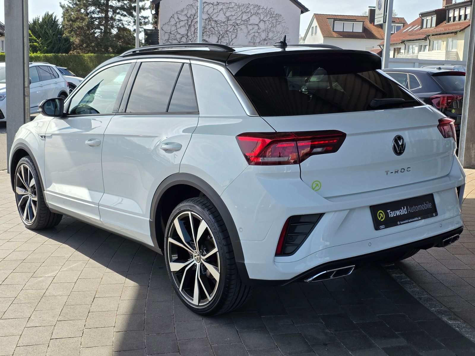 Volkswagen T-Roc 2.0 TDI DSG R-Line - Samsaru's Car Outlet