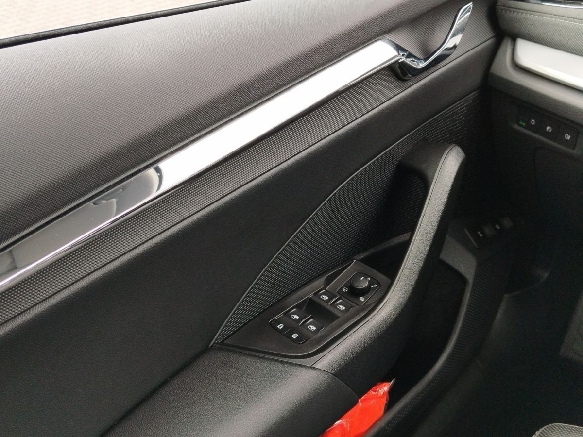 Skoda Octavia 1.4 TSI iV First Edition - Samsaru's Car Outlet