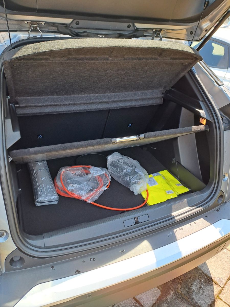 Peugeot e-2008 Activepack - Samsaru's Car Outlet