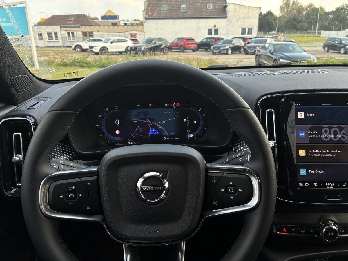 Volvo XC40 B4 Plus Dark AHK LED 360° 8-fach