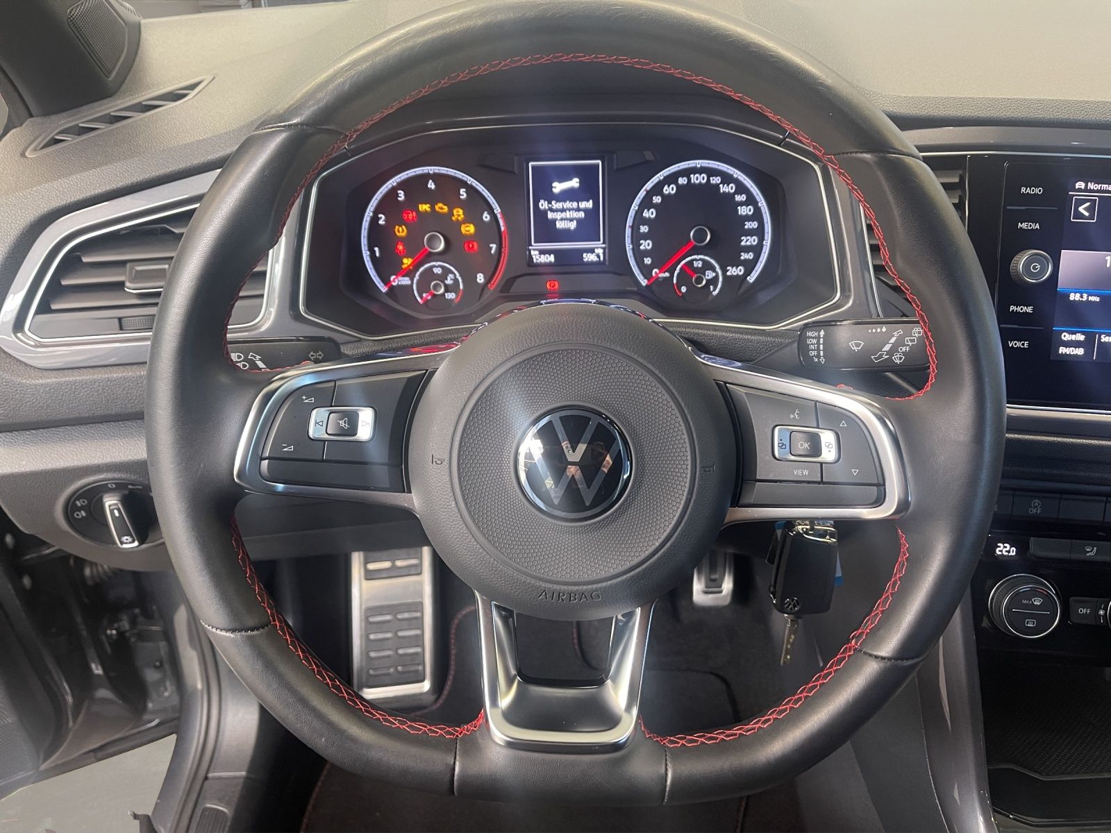 Volkswagen T-Roc 1.5 TSI Sport - Samsaru's Car Outlet