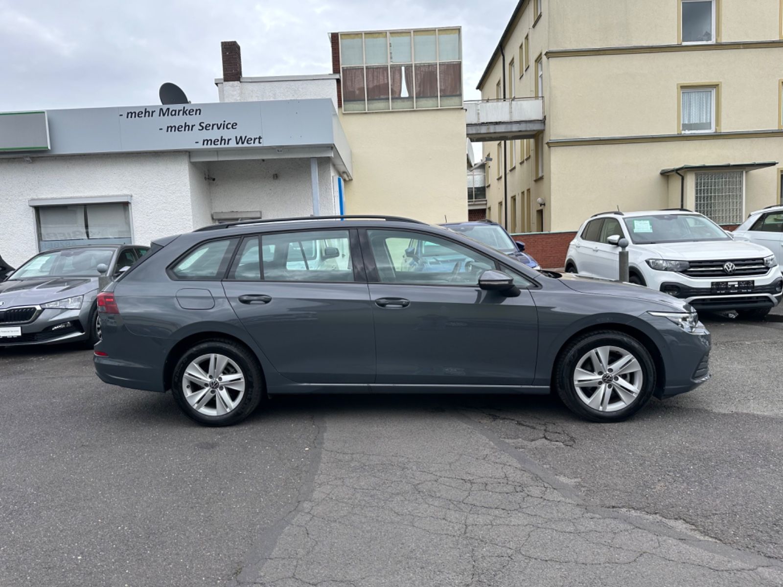 Volkswagen Golf VIII Variant 1.0TSI - Samsaru's Car Outlet