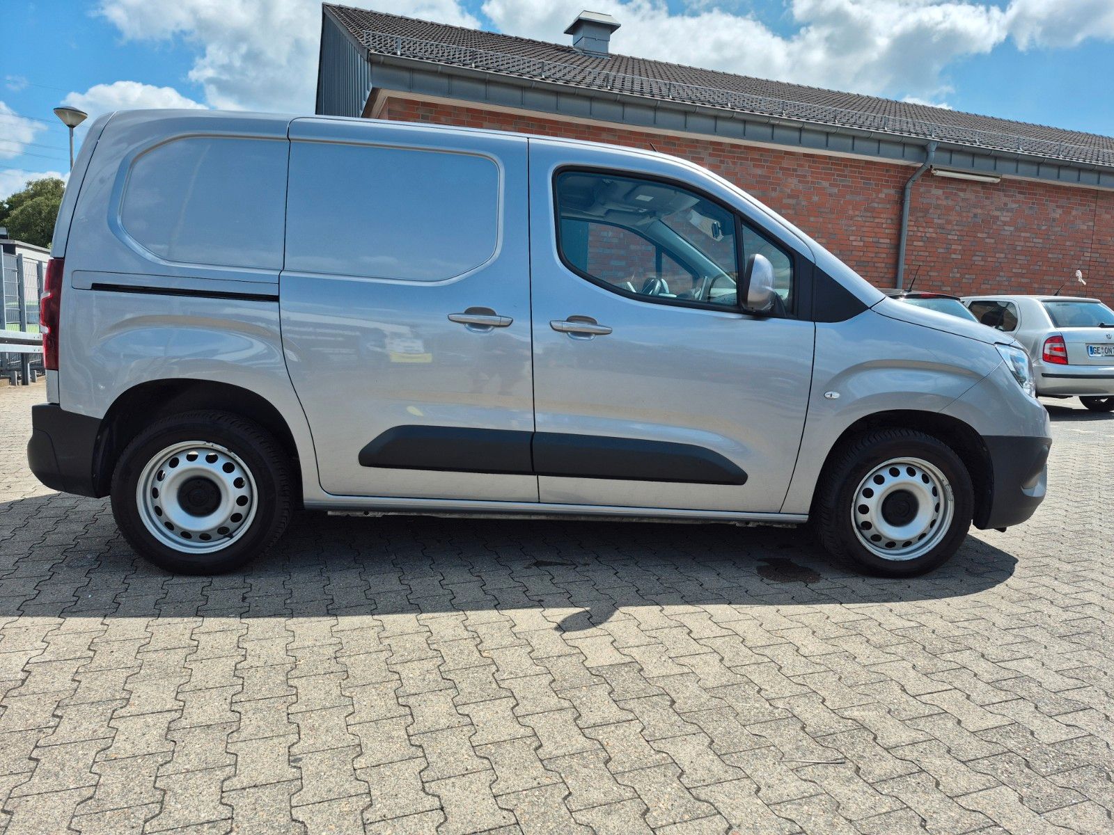 Opel Combo E Cargo Edition - Samsaru's Car Outlet
