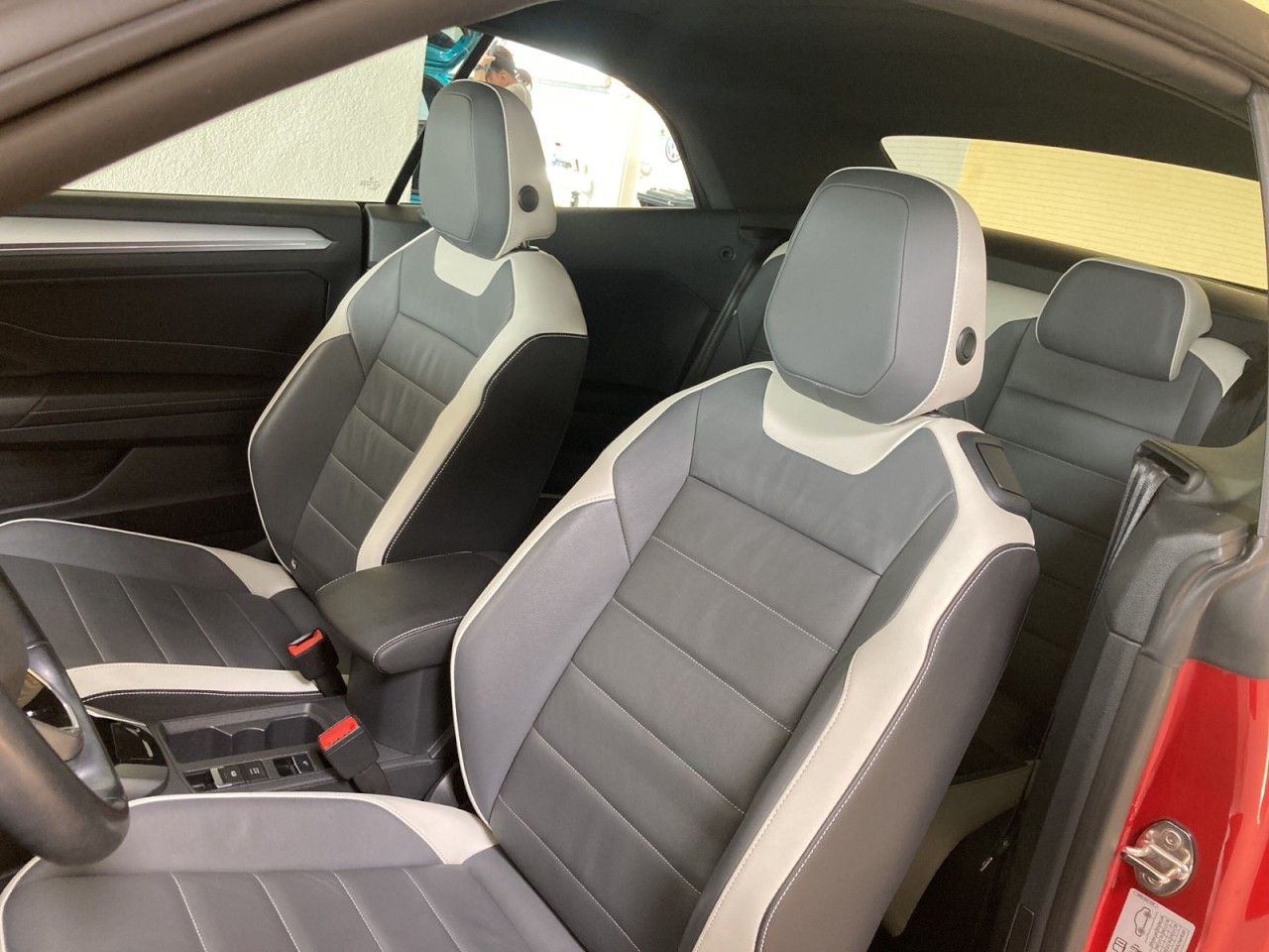 Volkswagen T-Roc Cabriolet 1.5 TSI Style - Samsaru's Car Outlet