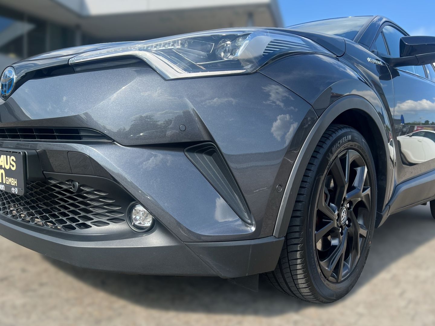 Toyota C-HR Hybrid Style Selection - Samsaru's Car Outlet