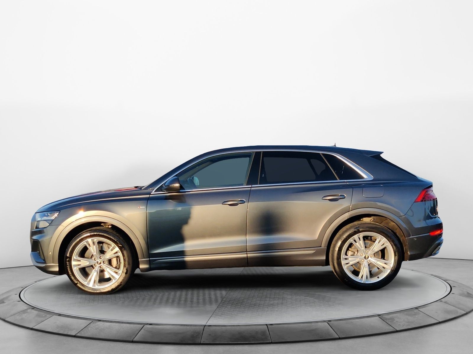 Audi Q8 55 TFSI e q. Tiptr. S-Line - Samsaru's Car Outlet
