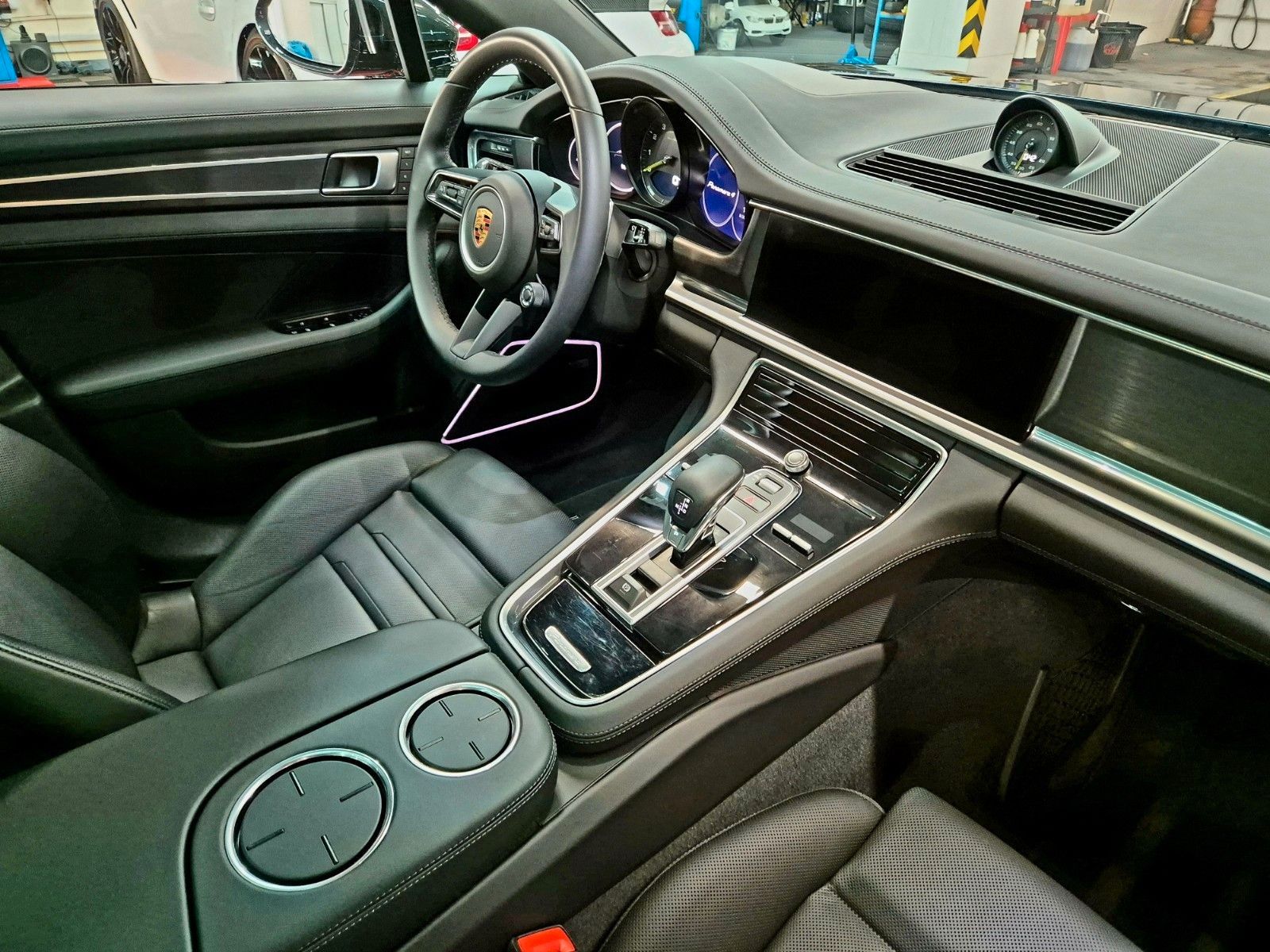 Porsche Panamera 4 E-Hybrid Platinum Edition