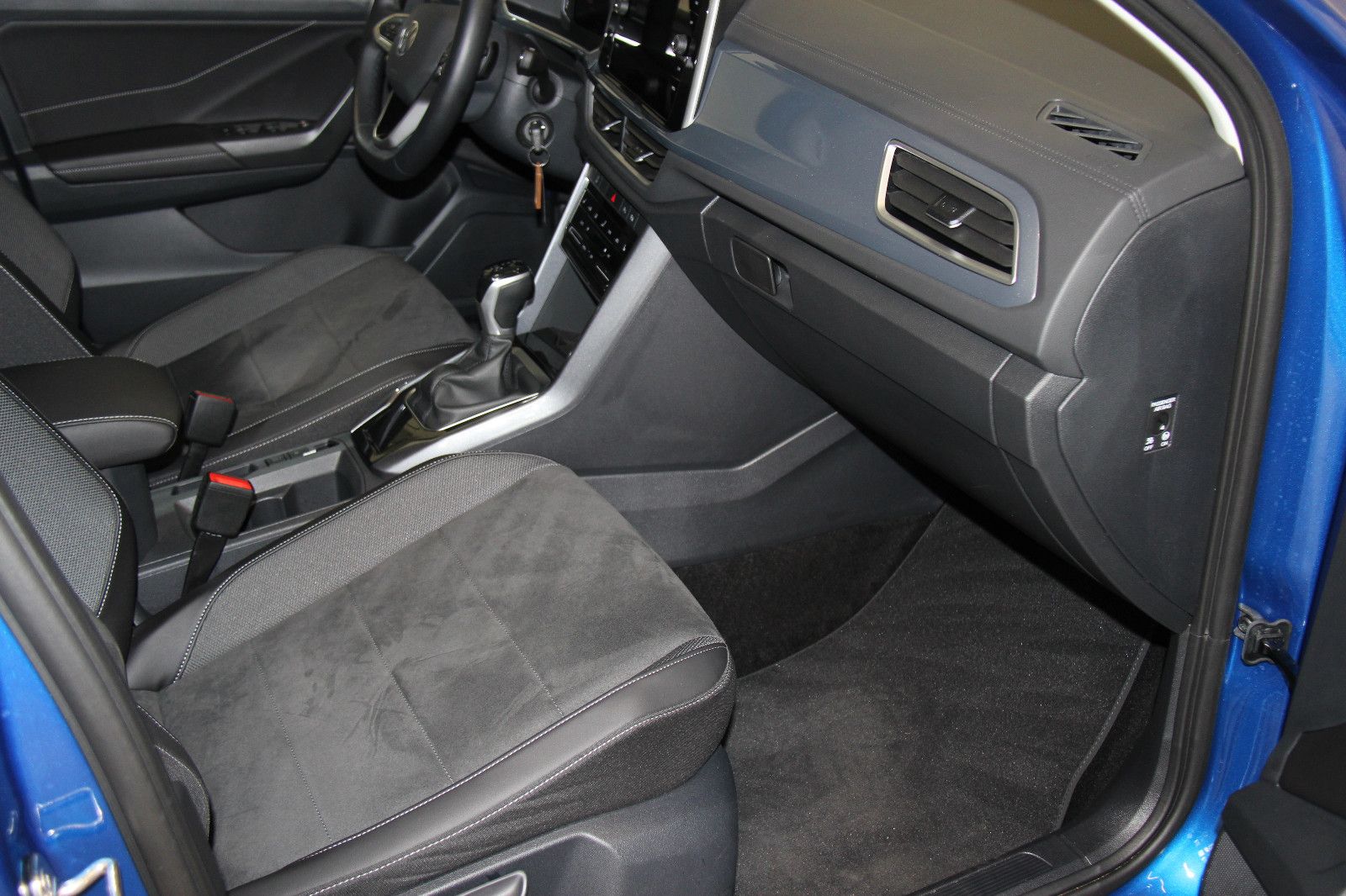 Volkswagen T-Roc Style 1.5 TSI DSG - Samsaru's Car Outlet