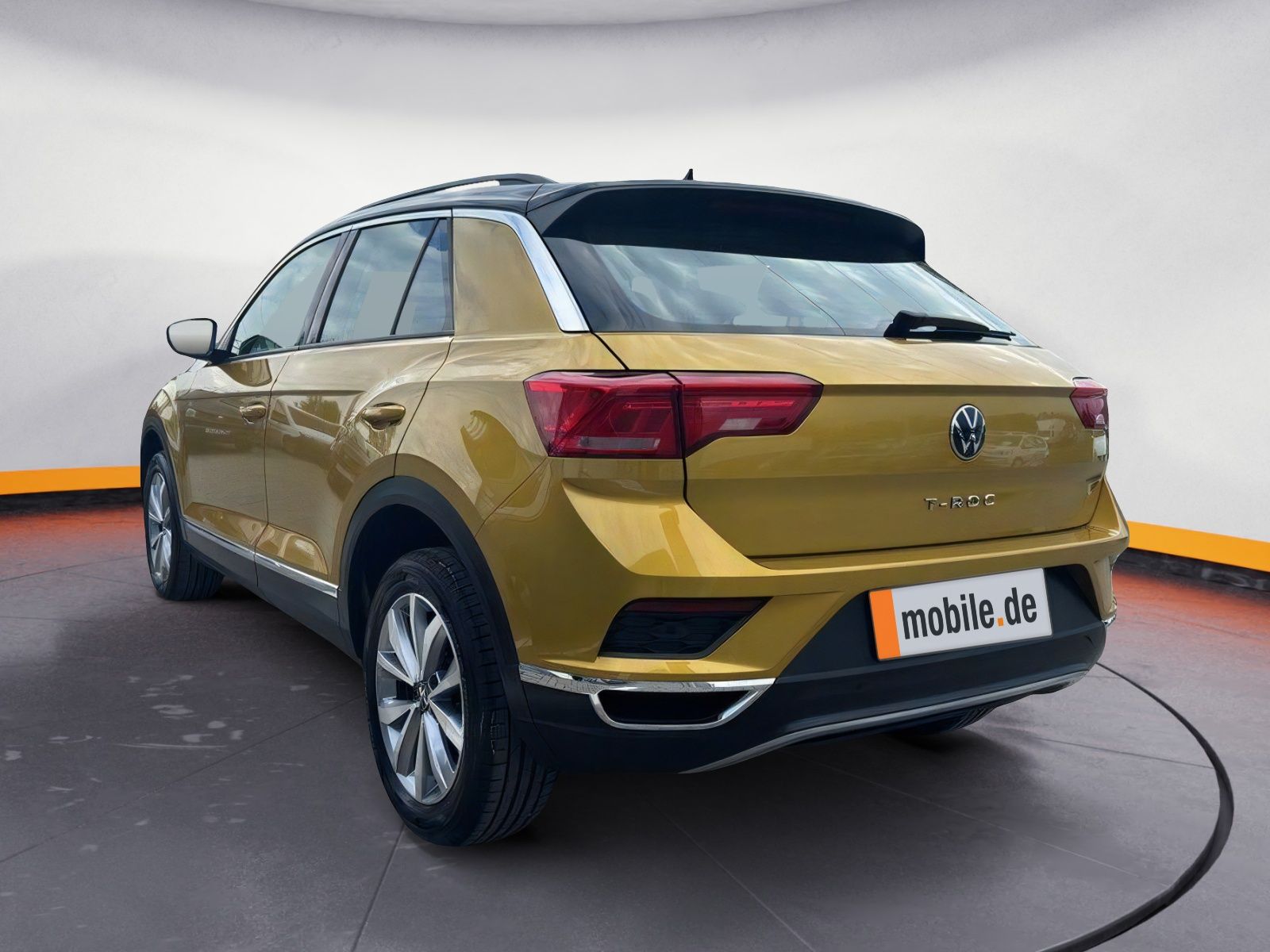 Volkswagen T-Roc 1.5 TSI ACT Style - Samsaru's Car Outlet