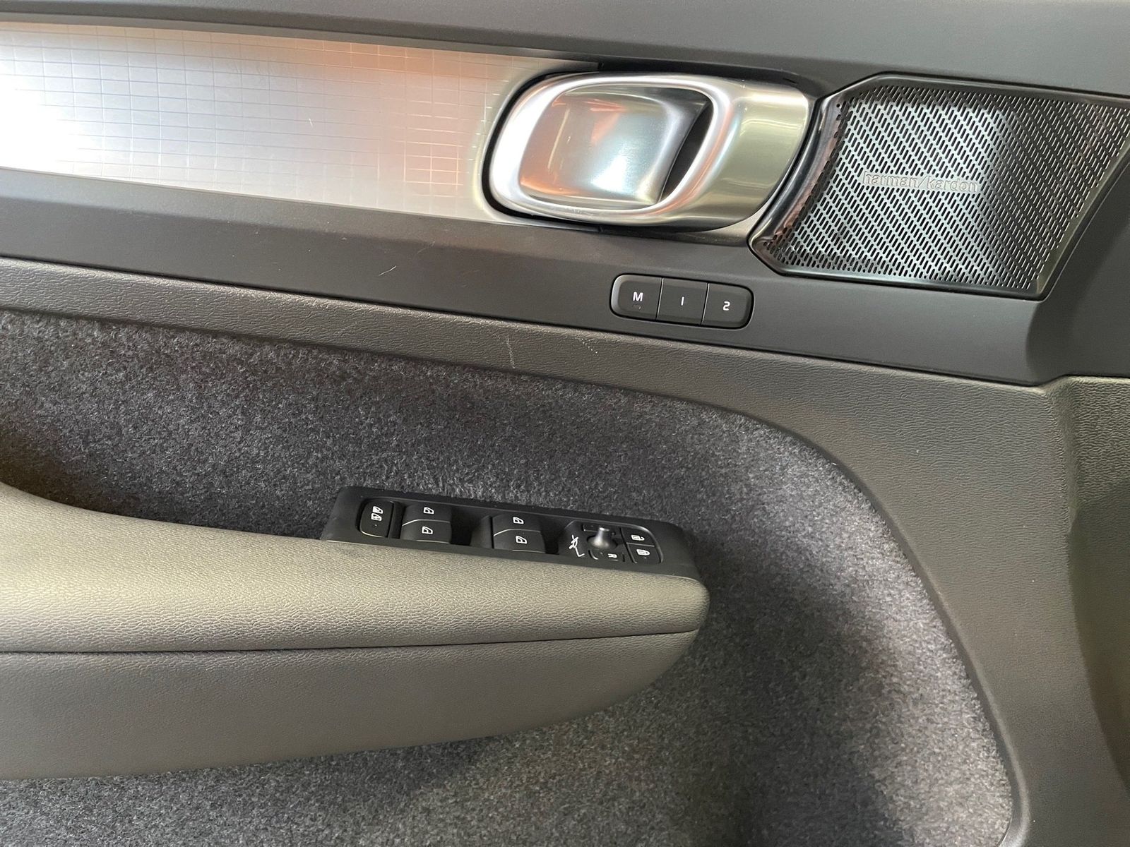 Volvo XC 40 T4 2WD Plus Bright Plug-In NAVI+LED+AHK+