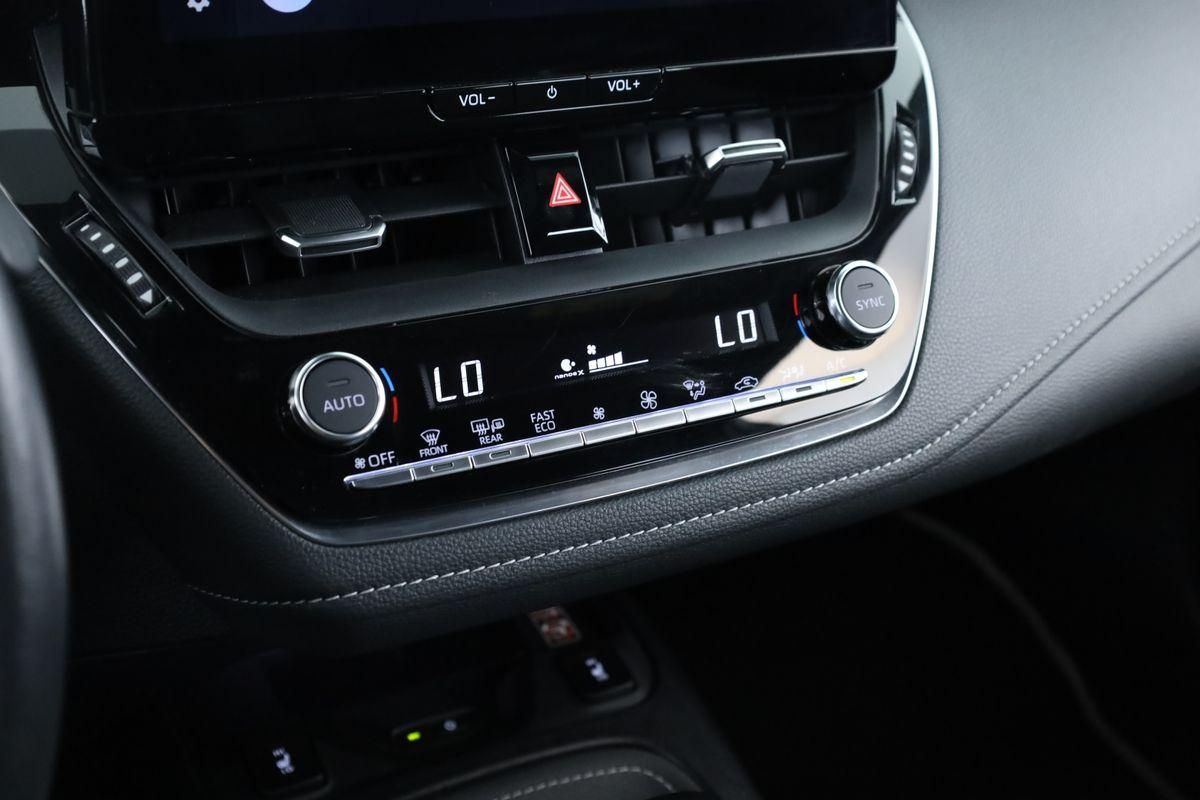Toyota Corolla Touring Sports 1.8 CVT Team D Navi Kam