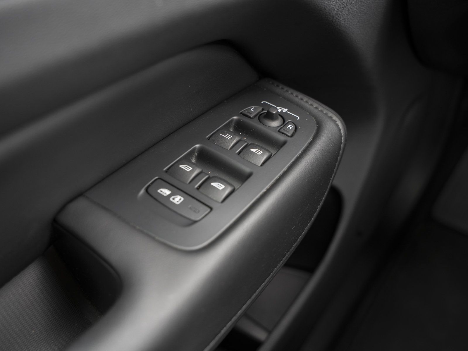 Volvo XC 60 B4 AWD Plus Dark