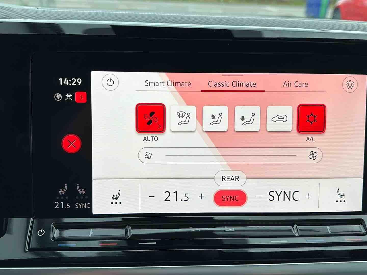 Volkswagen T7 Multivan 2.0 TDI Life - Samsaru's Car Outlet