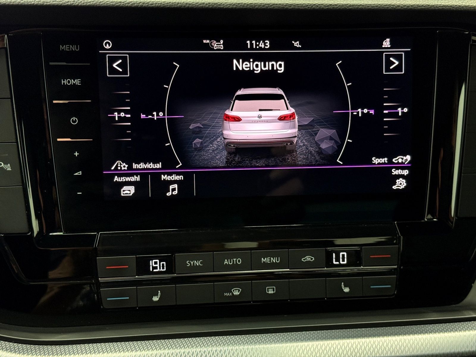 Volkswagen Touareg 3.0 TDI R-LINE BLACK - Samsaru's Car Outlet