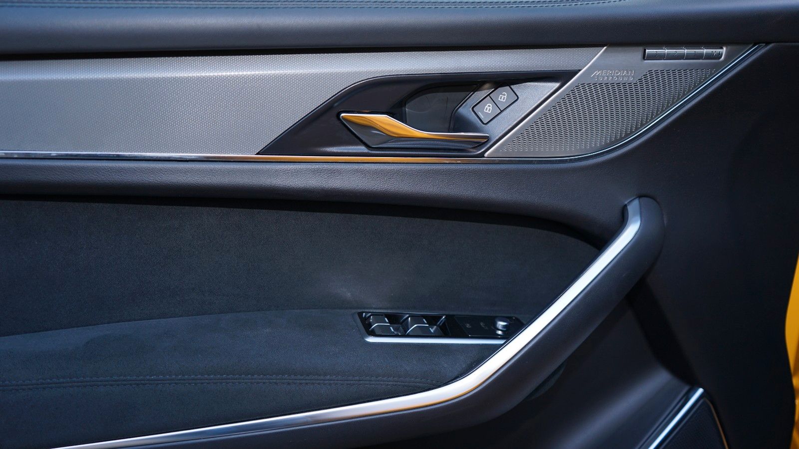 Jaguar F-PACE P550 SVR AWD*PANO*HUD*22"ALU*ACC*