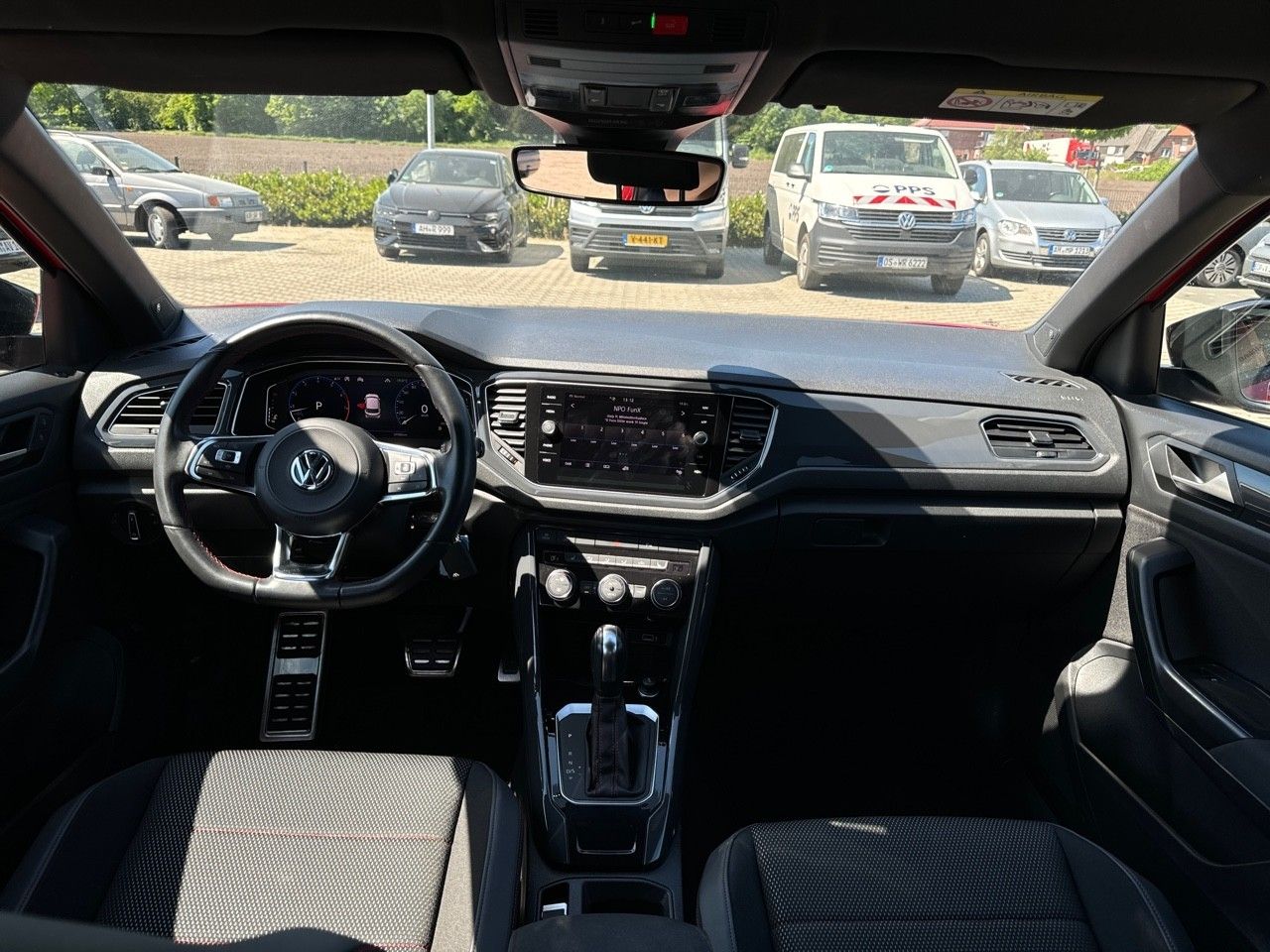 Volkswagen T-Roc Sport - Samsaru's Car Outlet