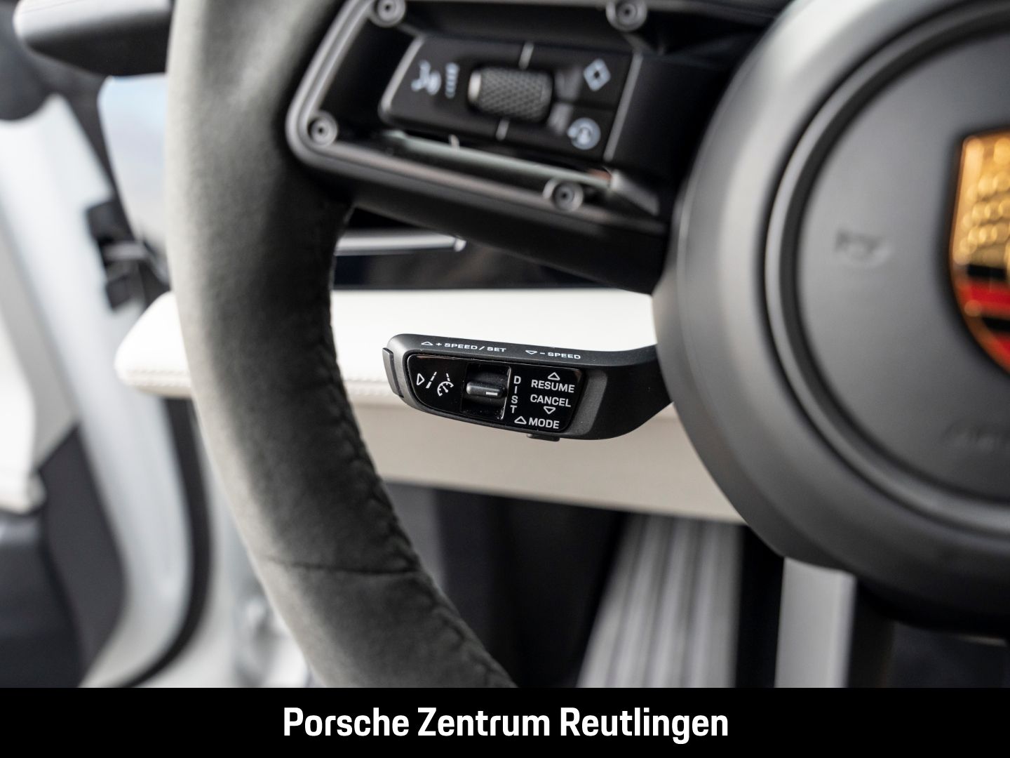Porsche Taycan Turbo S Cross Turismo InnoDrive Head-Up