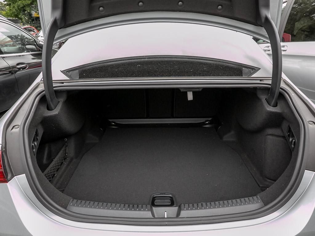 Mercedes-Benz E 200 Exclusive Premium - Samsaru's Car Outlet