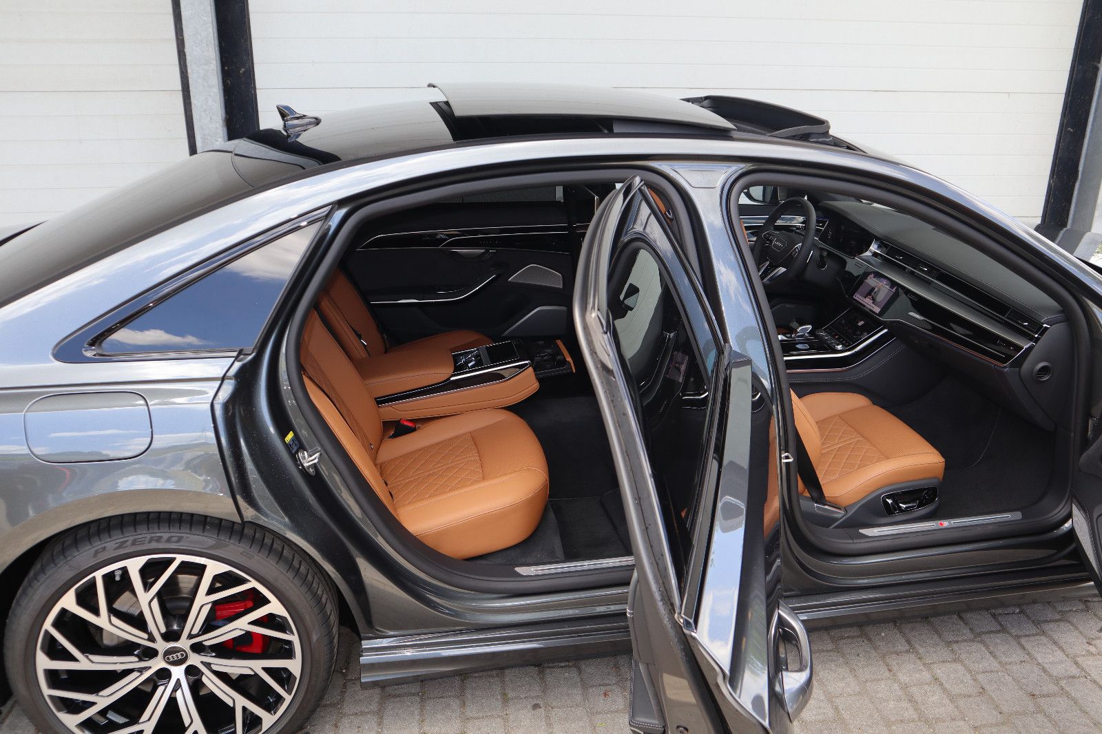 Audi A8L 60 TFSI V8 lang exclusive - Samsaru's Car Outlet
