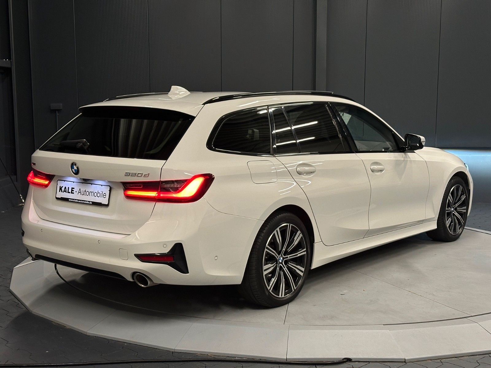 BMW 320d xDrive Sport Line - Samsaru's Car Outlet